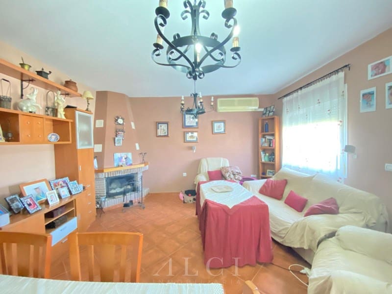 3 bedroom Villa for sale in Alcaucin with garage - € 289,900 (Ref: 9759495)