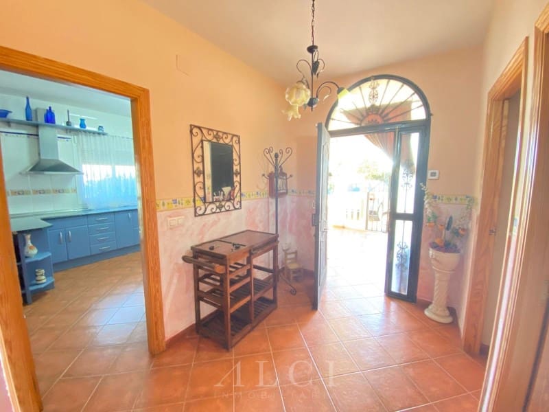 3 bedroom Villa for sale in Alcaucin with garage - € 289,900 (Ref: 9759495)