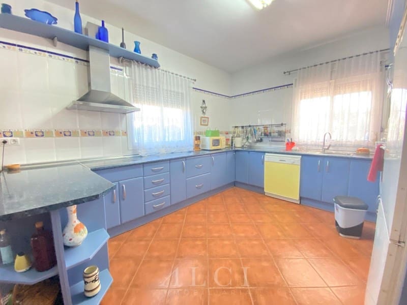 3 bedroom Villa for sale in Alcaucin with garage - € 289,900 (Ref: 9759495)