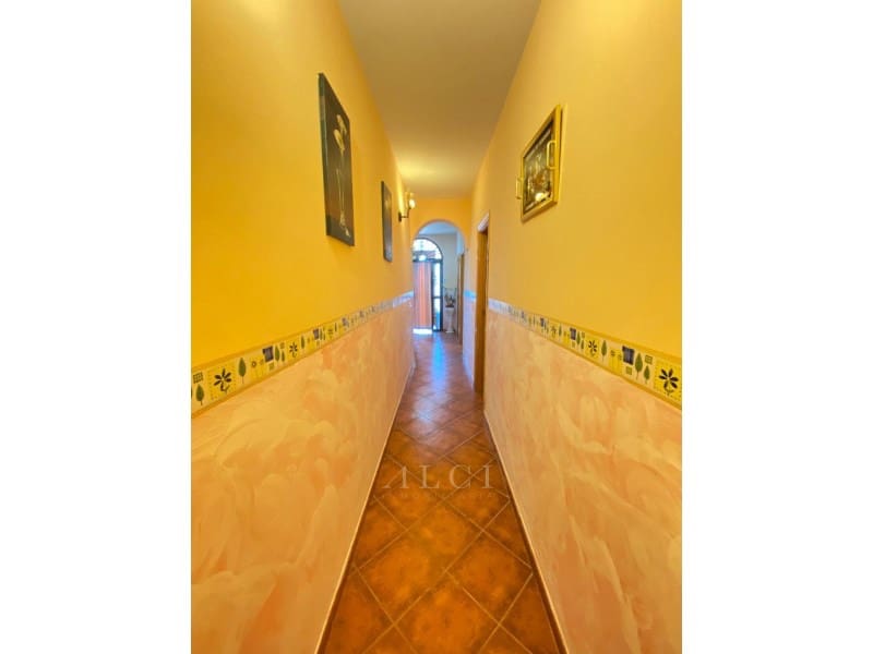 3 bedroom Villa for sale in Alcaucin with garage - € 289,900 (Ref: 9759495)