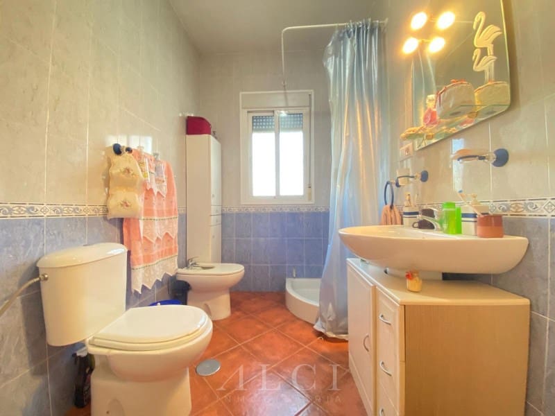 3 bedroom Villa for sale in Alcaucin with garage - € 289,900 (Ref: 9759495)