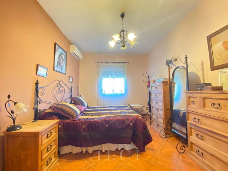 3 bedroom Villa for sale in Alcaucin with garage - € 289,900 (Ref: 9759495)