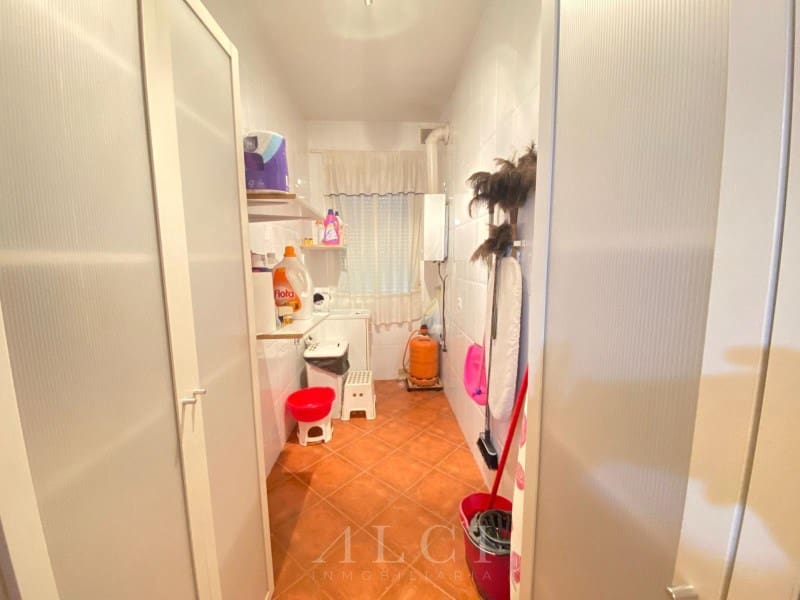 3 bedroom Villa for sale in Alcaucin with garage - € 289,900 (Ref: 9759495)
