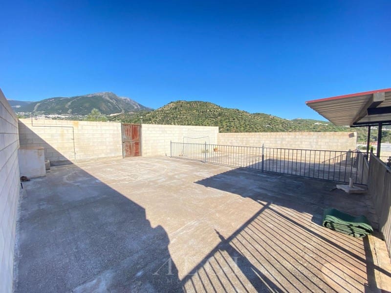 3 bedroom Villa for sale in Alcaucin with garage - € 289,900 (Ref: 9759495)
