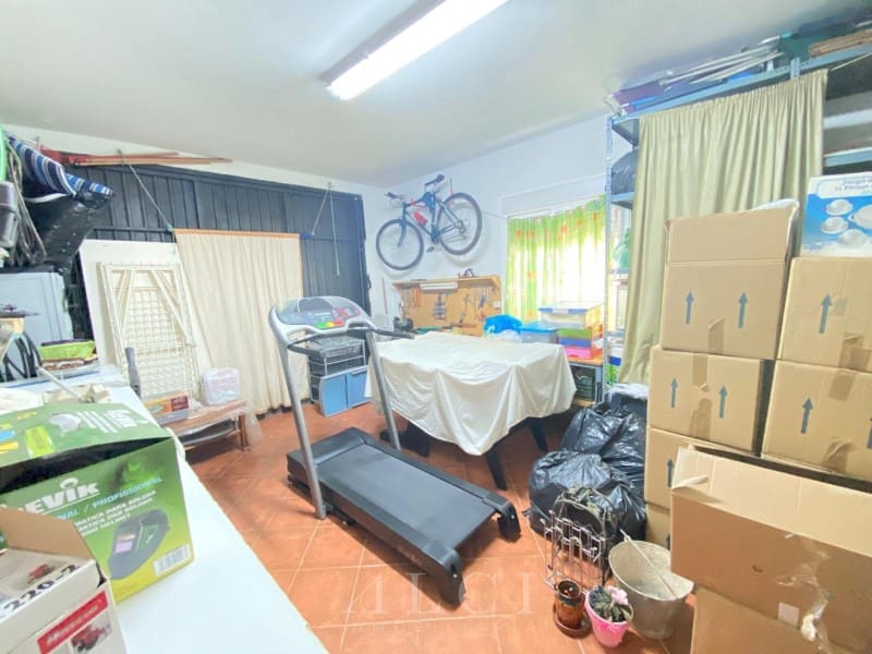 3 bedroom Villa for sale in Alcaucin with garage - € 289,900 (Ref: 9759495)