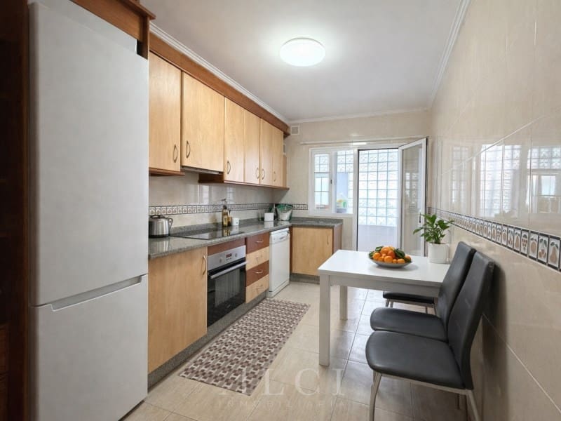 Townhouse for sale in Almayate with garage - € 350,000 (Ref: 9761890)