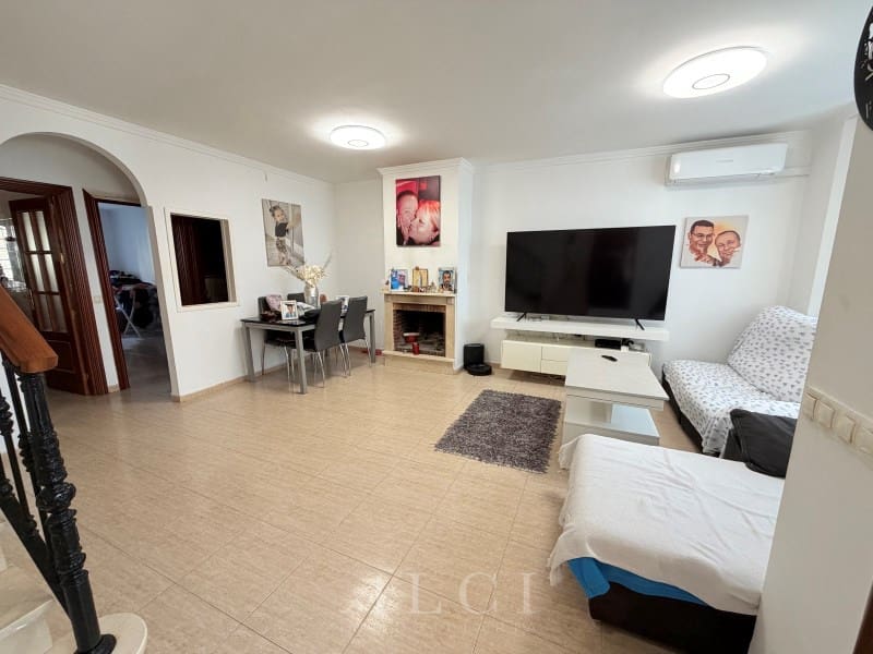 Townhouse for sale in Almayate with garage - € 350,000 (Ref: 9761890)