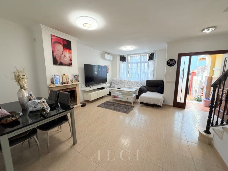 Townhouse for sale in Almayate with garage - € 350,000 (Ref: 9761890)