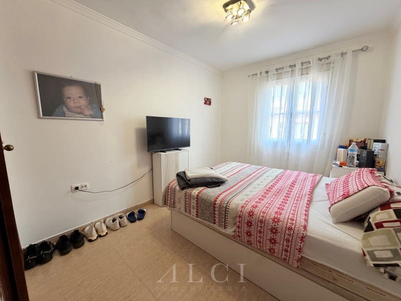 Townhouse for sale in Almayate with garage - € 350,000 (Ref: 9761890)