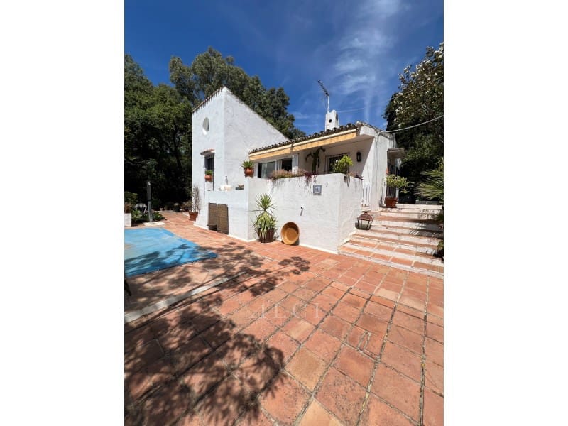 4 soverom Villa til salgs i New Golden Mile med svømmebasseng - € 850 000 (Ref: 9772930)