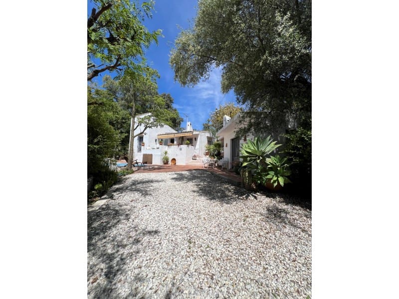 4 soverom Villa til salgs i New Golden Mile med svømmebasseng - € 850 000 (Ref: 9772930)