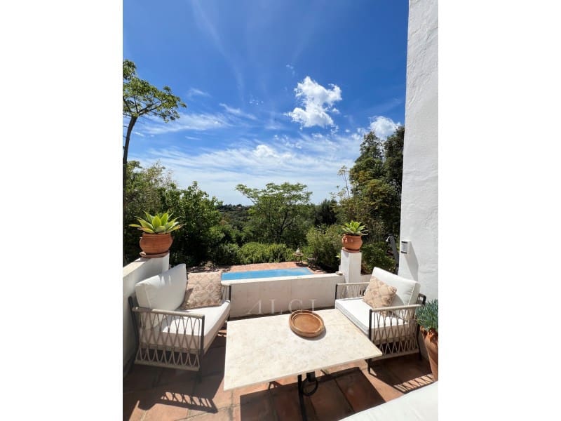 4 soverom Villa til salgs i New Golden Mile med svømmebasseng - € 850 000 (Ref: 9772930)