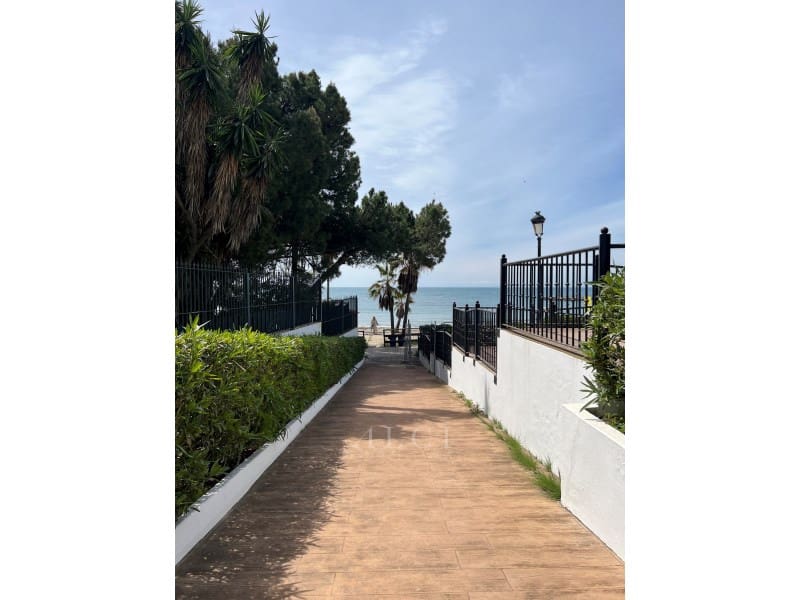 2 soveværelse Lejlighed til salg i Nueva Andalucia med swimmingpool garage - € 1.100.000 (Ref: 9772931)