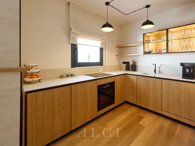 2 soveværelse Lejlighed til salg i Puerto Banus, Marbella med swimmingpool garage - € 1.100.000 (Ref: 9772931)