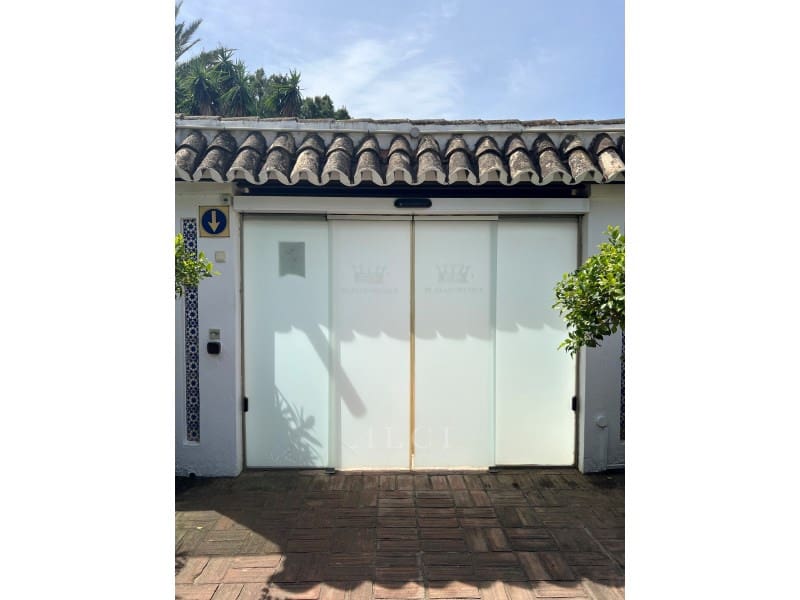 2 soveværelse Lejlighed til salg i Nueva Andalucia med swimmingpool garage - € 1.100.000 (Ref: 9772931)