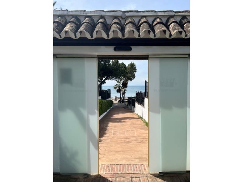 2 soveværelse Lejlighed til salg i Nueva Andalucia med swimmingpool garage - € 1.100.000 (Ref: 9772931)