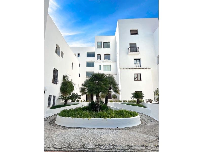 2 soveværelse Lejlighed til salg i Nueva Andalucia med swimmingpool garage - € 1.100.000 (Ref: 9772931)