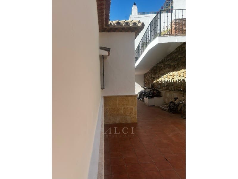 4 soveværelse Villa til salg i Benahavis med swimmingpool - € 875.000 (Ref: 9796998)