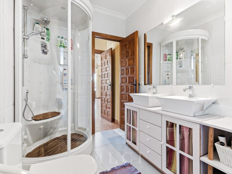 3 bedroom Villa for sale in Vinuela with pool garage - € 385,000 (Ref: 9804213)