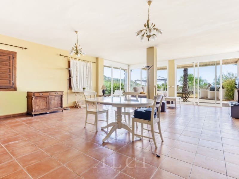 3 bedroom Villa for sale in Vinuela with pool garage - € 385,000 (Ref: 9804213)