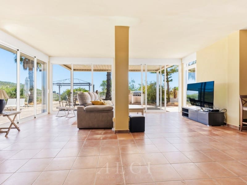 3 bedroom Villa for sale in Vinuela with pool garage - € 385,000 (Ref: 9804213)