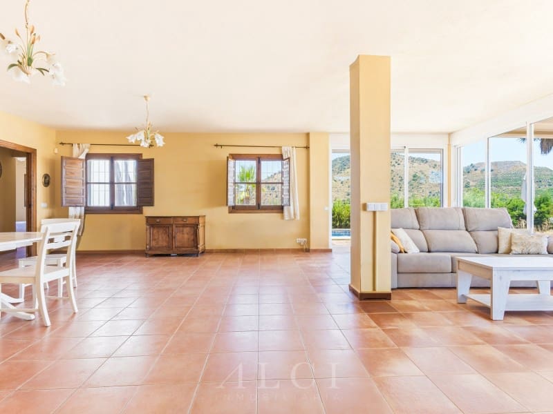 3 bedroom Villa for sale in Vinuela with pool garage - € 385,000 (Ref: 9804213)