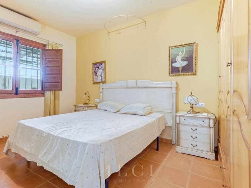 3 bedroom Villa for sale in Vinuela with pool garage - € 385,000 (Ref: 9804213)