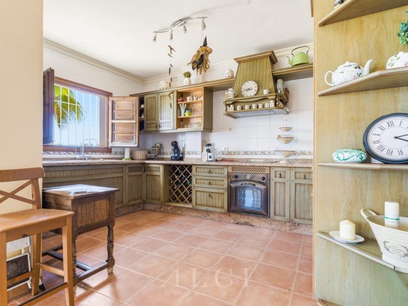 3 bedroom Villa for sale in Vinuela with pool garage - € 385,000 (Ref: 9804213)
