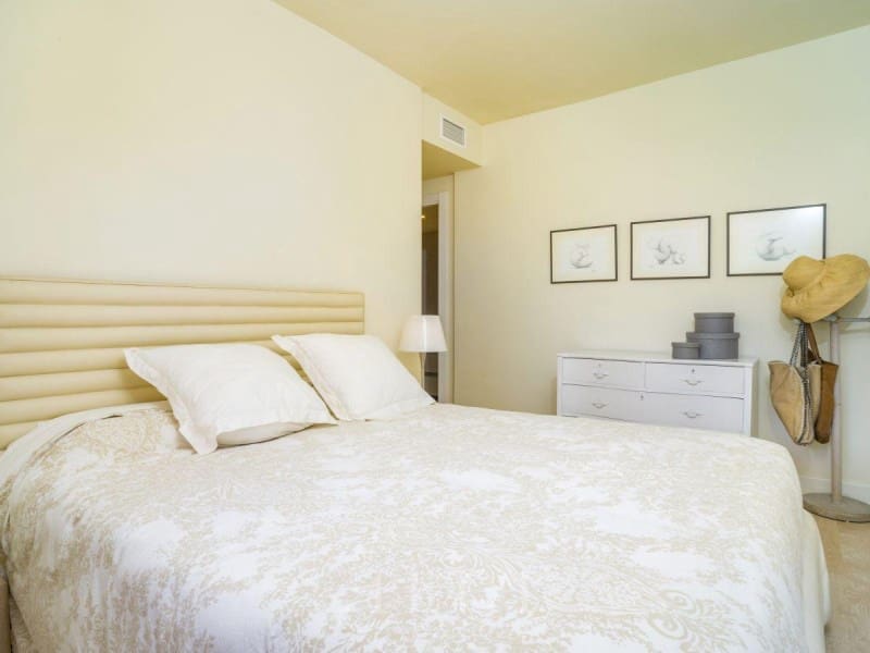 3 bedroom Flat for sale in Marbella with pool - € 895,000 (Ref: 9833750)