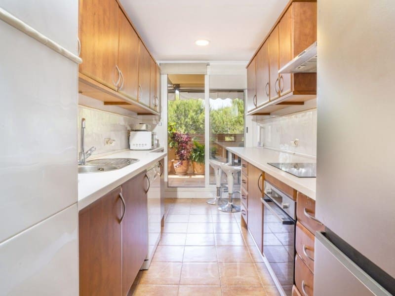 3 bedroom Flat for sale in Marbella with pool - € 895,000 (Ref: 9833750)