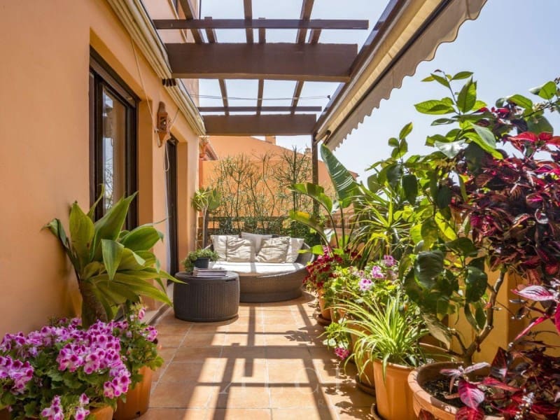 3 bedroom Flat for sale in Marbella with pool - € 895,000 (Ref: 9833750)