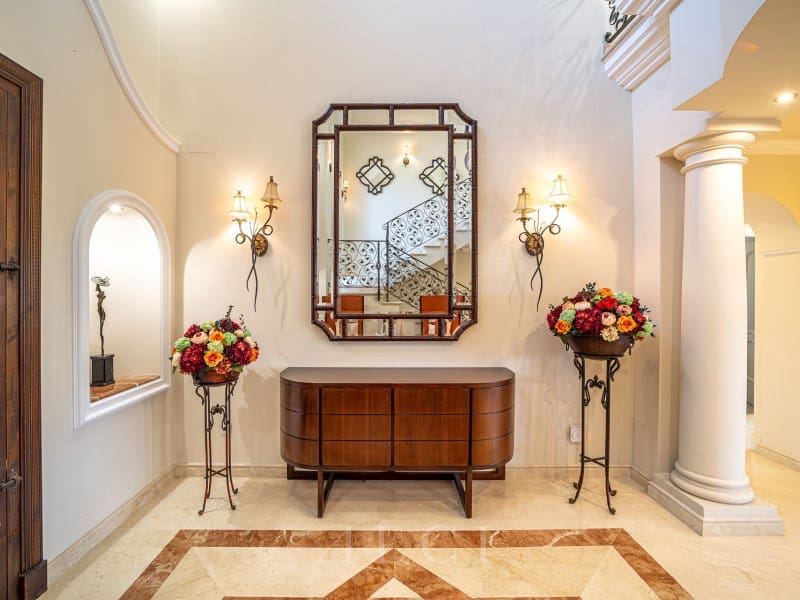 5 bedroom Villa for sale in New Golden Mile with pool garage - € 2,400,000 (Ref: 9836404)