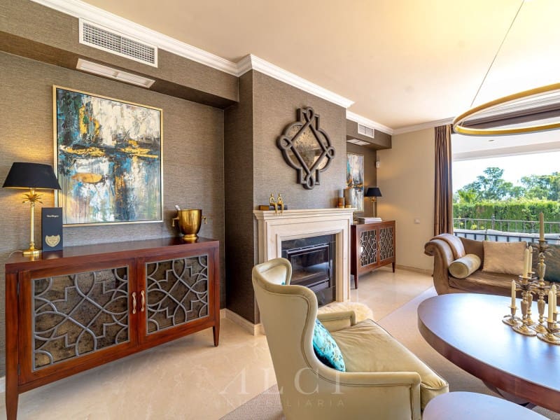 5 bedroom Villa for sale in New Golden Mile with pool garage - € 2,400,000 (Ref: 9836404)