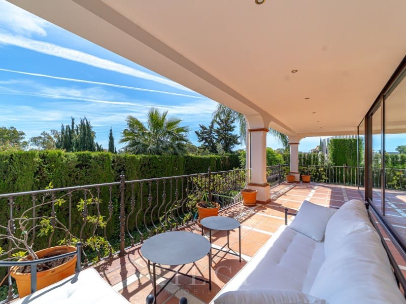 5 bedroom Villa for sale in New Golden Mile with pool garage - € 2,400,000 (Ref: 9836404)