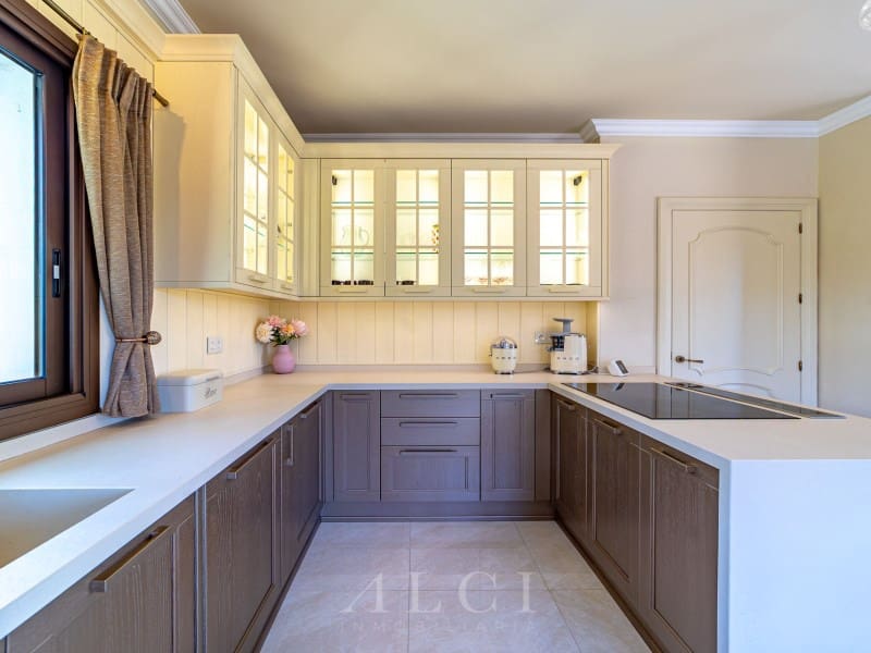 5 bedroom Villa for sale in New Golden Mile with pool garage - € 2,400,000 (Ref: 9836404)