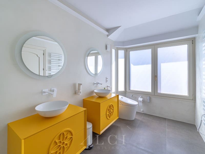 5 bedroom Villa for sale in New Golden Mile with pool garage - € 2,400,000 (Ref: 9836404)