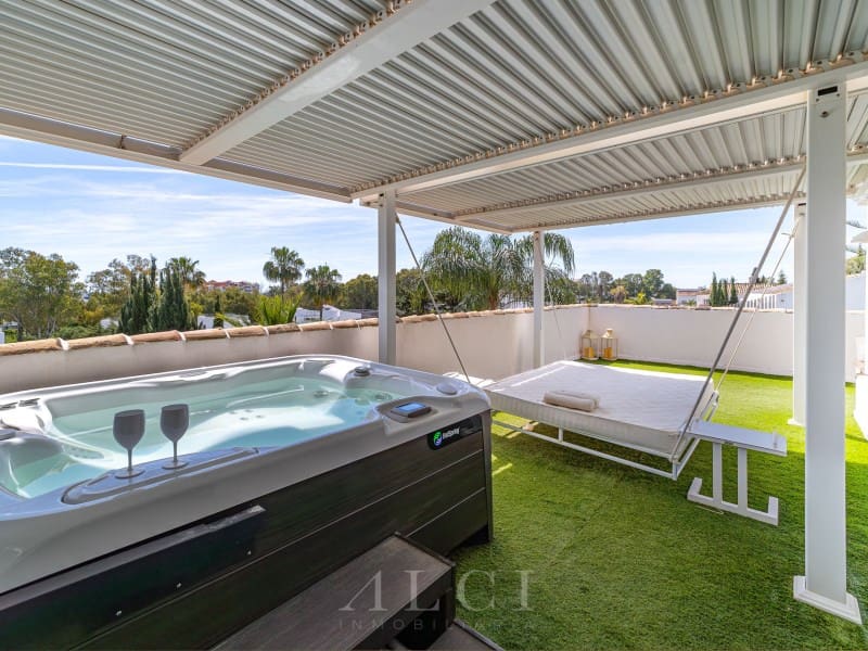 5 bedroom Villa for sale in New Golden Mile with pool garage - € 2,400,000 (Ref: 9836404)