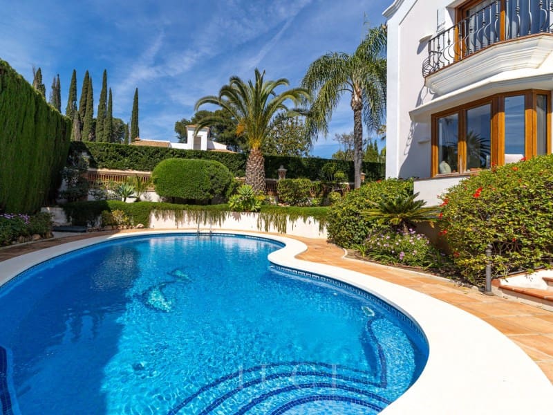 5 bedroom Villa for sale in New Golden Mile with pool garage - € 2,400,000 (Ref: 9836404)