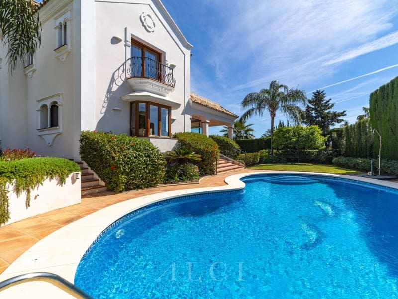 5 bedroom Villa for sale in New Golden Mile with pool garage - € 2,400,000 (Ref: 9836404)