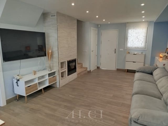 4 quarto Moradia Geminada para venda em Cómpeta - 445 000 € (Ref: 9836405)
