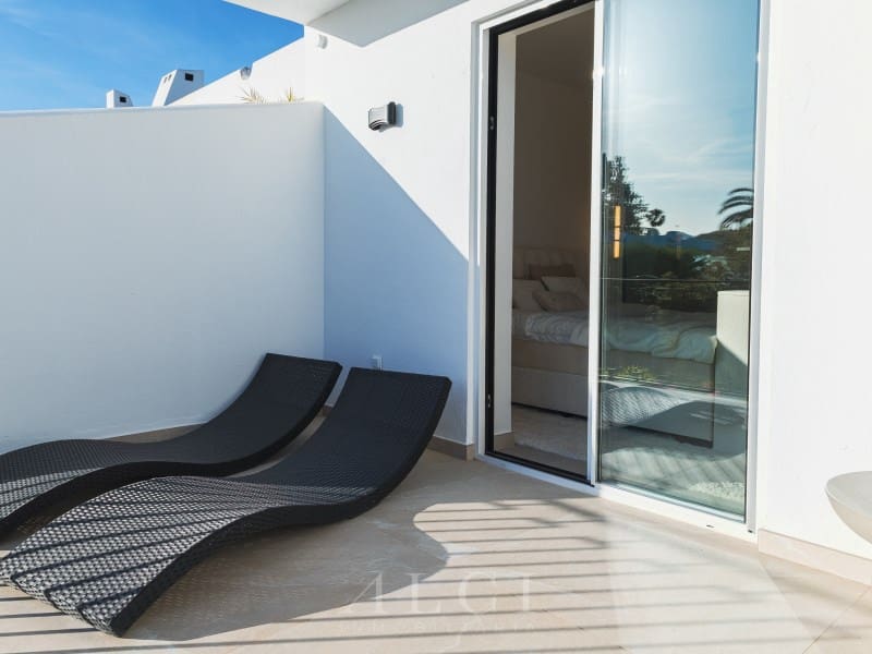4 soverom Hus til salgs i Nueva Andalucia med svømmebasseng garasje - € 1 395 000 (Ref: 9868487)