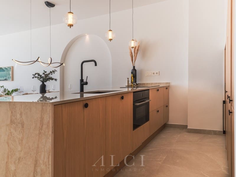 4 soverom Hus til salgs i Nueva Andalucia med svømmebasseng garasje - € 1 395 000 (Ref: 9868487)