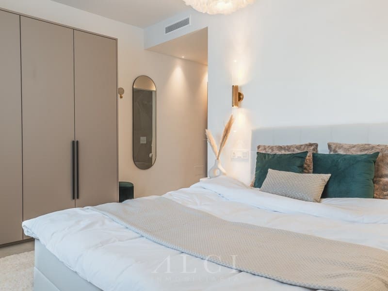 4 soverom Hus til salgs i Nueva Andalucia med svømmebasseng garasje - € 1 395 000 (Ref: 9868487)