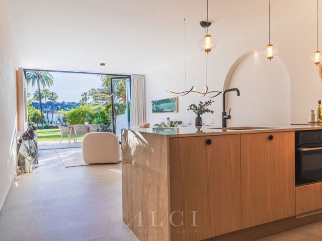 4 makuuhuone Omakotitalo myytävänä paikassa Nueva Andalucia, Marbella mukana uima-altaan 
autotalli - 1 395 000 € (Ref: 9868487)