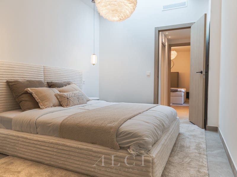 4 soverom Hus til salgs i Nueva Andalucia med svømmebasseng garasje - € 1 395 000 (Ref: 9868487)