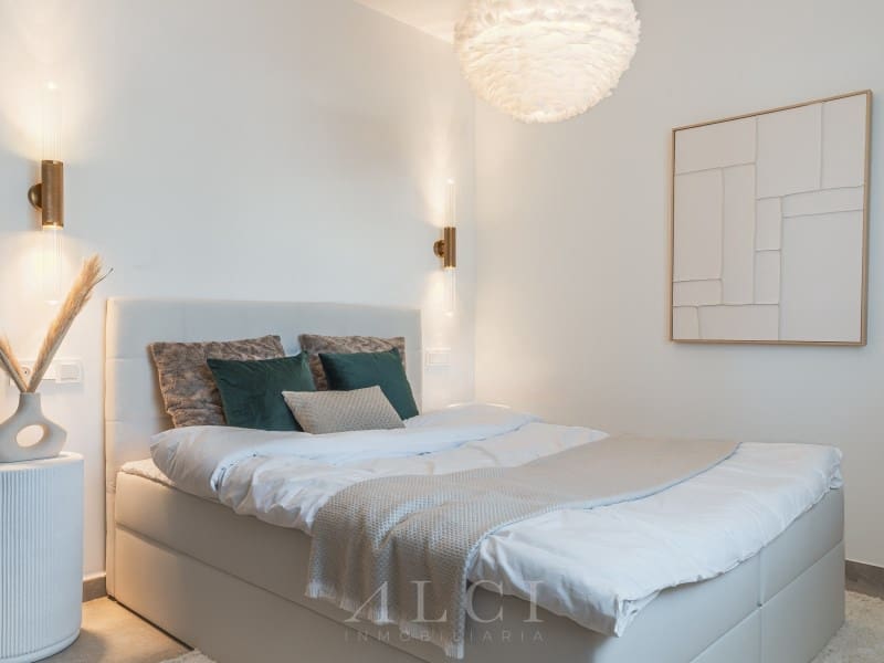 4 soverom Hus til salgs i Nueva Andalucia med svømmebasseng garasje - € 1 395 000 (Ref: 9868487)