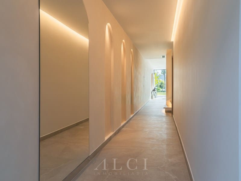 4 soverom Hus til salgs i Nueva Andalucia med svømmebasseng garasje - € 1 395 000 (Ref: 9868487)