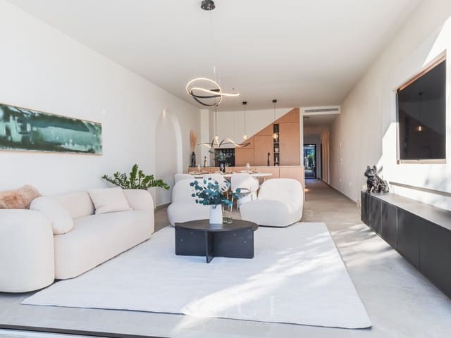4 makuuhuone Omakotitalo myytävänä paikassa Nueva Andalucia, Marbella mukana uima-altaan 
autotalli - 1 395 000 € (Ref: 9868487)