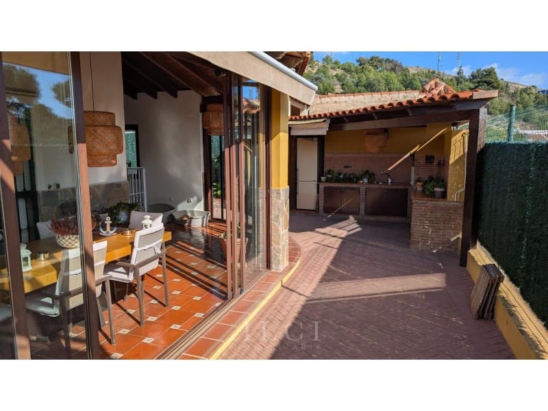 6 sovrum Villa till salu i Malaga stad med pool garage - 995 000 € (Ref: 9873182)