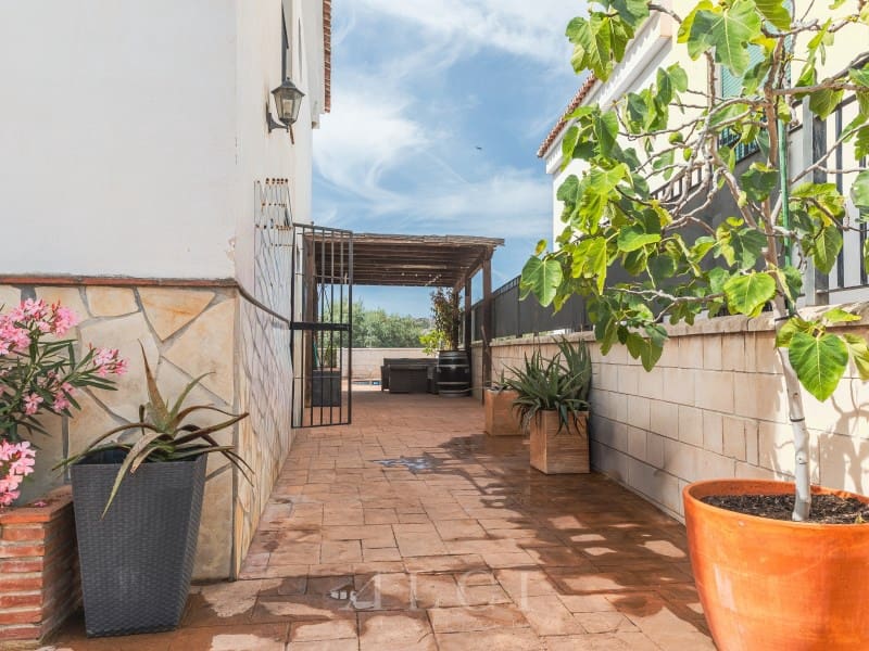 3 sypialnia Dom blizniak na sprzedaż w Alcaucin z basenem garażem - 285 000 € (Ref: 9875992)